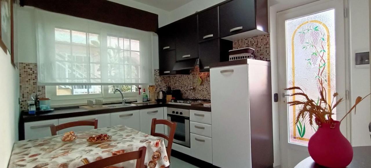 מגדל אגם פוצ'יני Lovely House Near The Beach מראה חיצוני תמונה